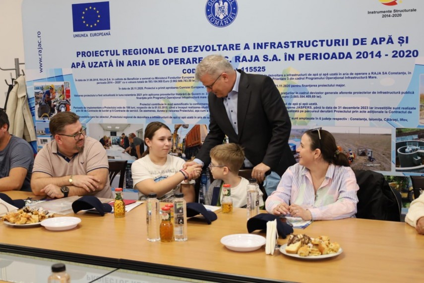 raja sa a premiat tinerii artisti in cadrul concursului de pictura si desen apa este viata galerie foto