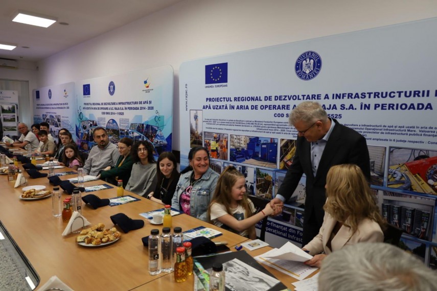 raja sa a premiat tinerii artisti in cadrul concursului de pictura si desen apa este viata galerie foto