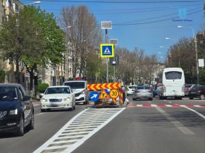Un scuar median a fost amenajat la trecerea de pietoni situată pe strada Soveja, la intersecția cu strada Semănătorului din Constanța (GALERIE FOTO)