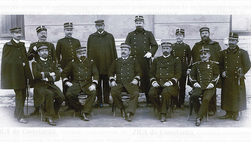 Aprilie 1903. Comandorul ing. Nicolae Alexandreanu (centru, jos), impreuna cu ofiteri din Arsenalul Marinei