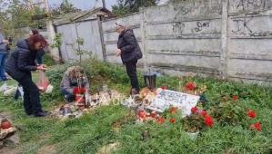 Județul Constanța Familiile tinerilor uciși la 2 Mai au ajuns la locul accidentului (GALERIE FOTO)  