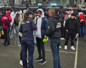 Polițiștii, alături de tineri la festivalurile de pe litoral 