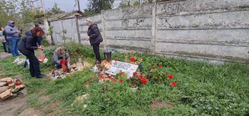 Judetul Constanta: Familiile tinerilor ucisi la 2 Mai au ajuns la locul accidentului (GALERIE FOTO) 