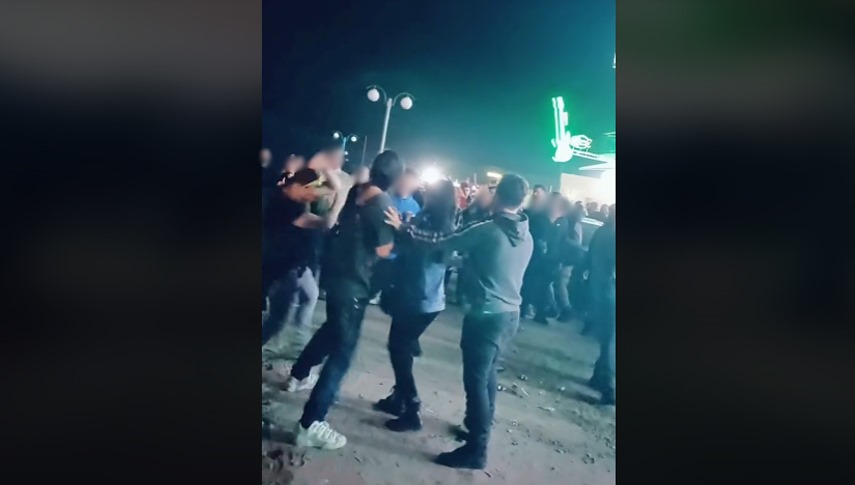 Știri Constanta: Scene socante in Vama Veche - Tanar, cautat de politie, dupa ce ar fi lovit mai multe persoane (VIDEO)      
