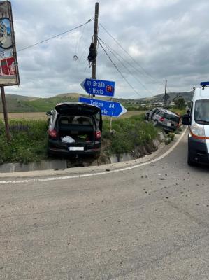  Două persoane au fost rănite în urma unui accident rutier la ieșirea din Izvoarele, județul Tulcea 