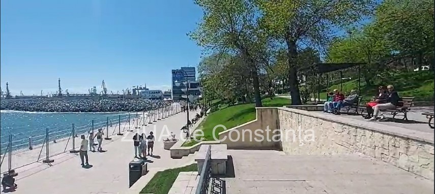 fotoreportaj constanta faleza cazinoului plina de oameni in prima zi de paste galerie foto 855658