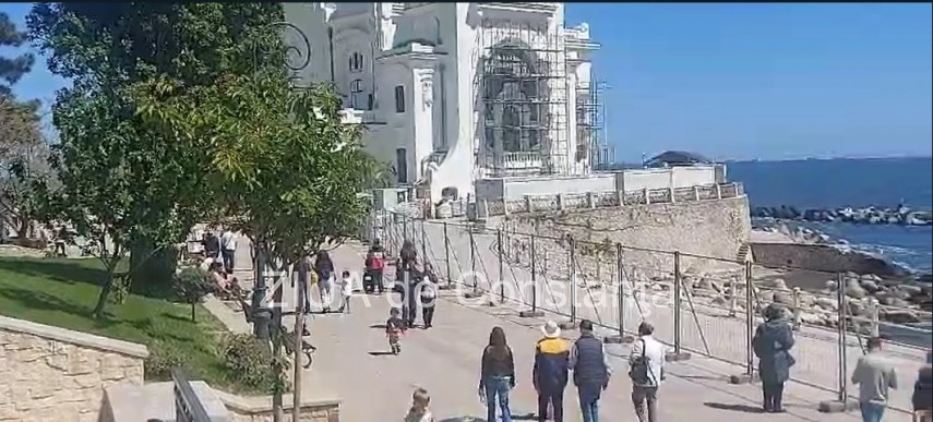 fotoreportaj constanta faleza cazinoului plina de oameni in prima zi de paste galerie foto 855658