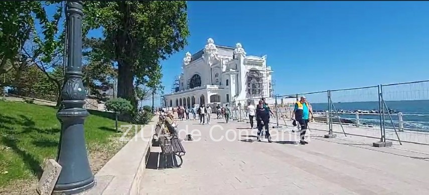 fotoreportaj constanta faleza cazinoului plina de oameni in prima zi de paste galerie foto 855658
