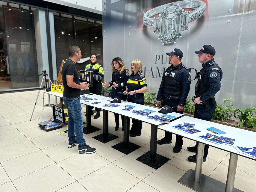 Constanta: Politistii prezinta tehnica din dotare tuturor celor care doresc sa se inscrie la Școala de Politie 