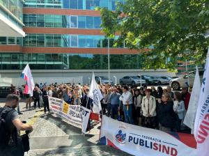 Protest în fața instituției Ministerului Investițiilor și Proiectelor Europene! Vezi ce nemulțumire au funcționarii (VIDEO)