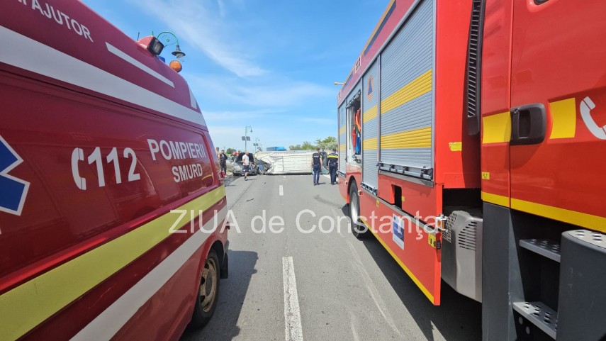 Accident intre un autoturism si un microbuz in Navodari! Pompierii, solicitati sa intervina             
