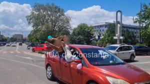Strigăte de bucurie ale elevilor din Constanța la terminarea cursurilor (FOTO+VIDEO)