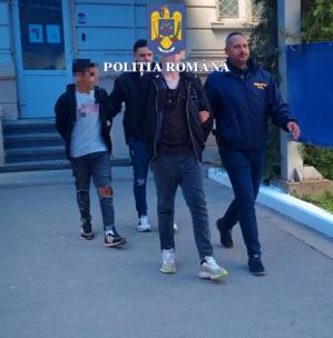 IPJ Constanța Doi minori, reținuți de polițiști, după ce ar fi furat un autoturism de pe strada I.L. Caragiale 