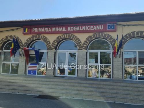 Primăria comunei Mihail Kogălniceanu, județul Constanța, reabilitează aleile din Parcul Central