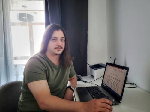 Editorial Plânsul pe internet nu îți va aduce un primar competent. Dar îi va da ocazia celui necinstit să te păcălească mai ușor! 