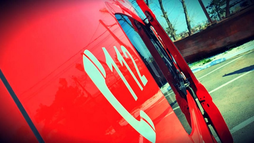 Accident in judetul Constanta! O masina a intrat in stalp - intervin pompierii  
