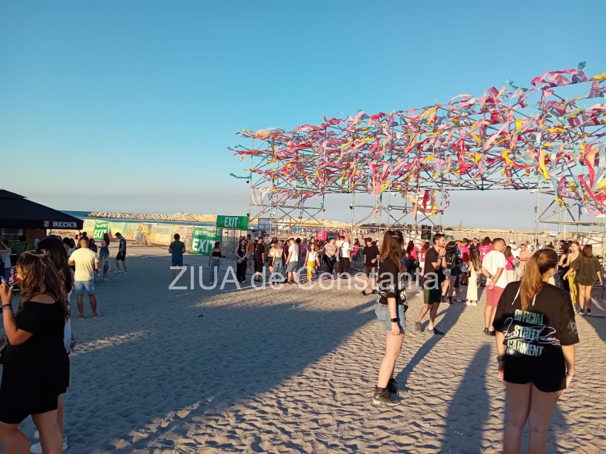 magia continua la festivalul neversea si in ultima seara ce artisti urca pe scenele de pe malul marii