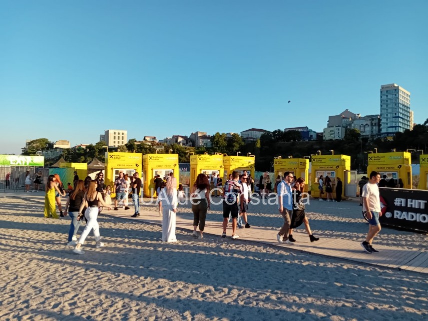 magia continua la festivalul neversea si in ultima seara ce artisti urca pe scenele de pe malul marii