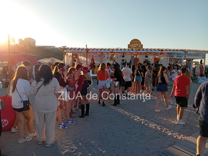 magia continua la festivalul neversea si in ultima seara ce artisti urca pe scenele de pe malul marii