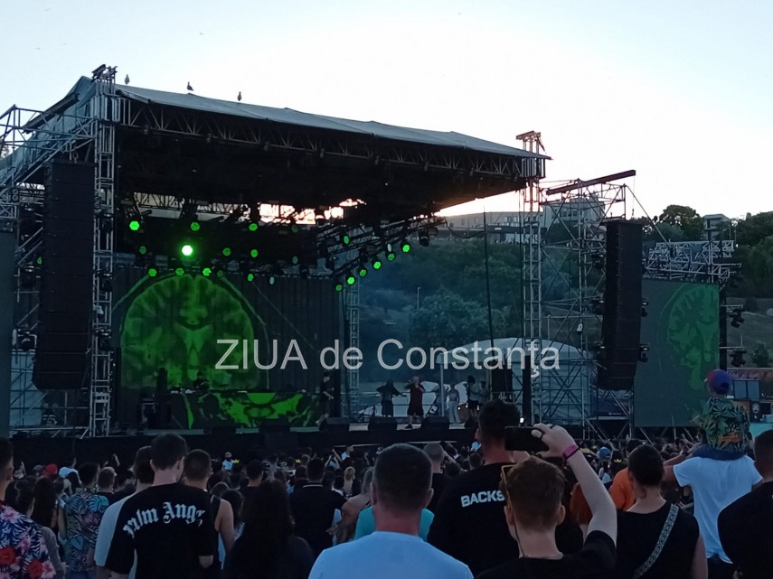 magia continua la festivalul neversea si in ultima seara ce artisti urca pe scenele de pe malul marii