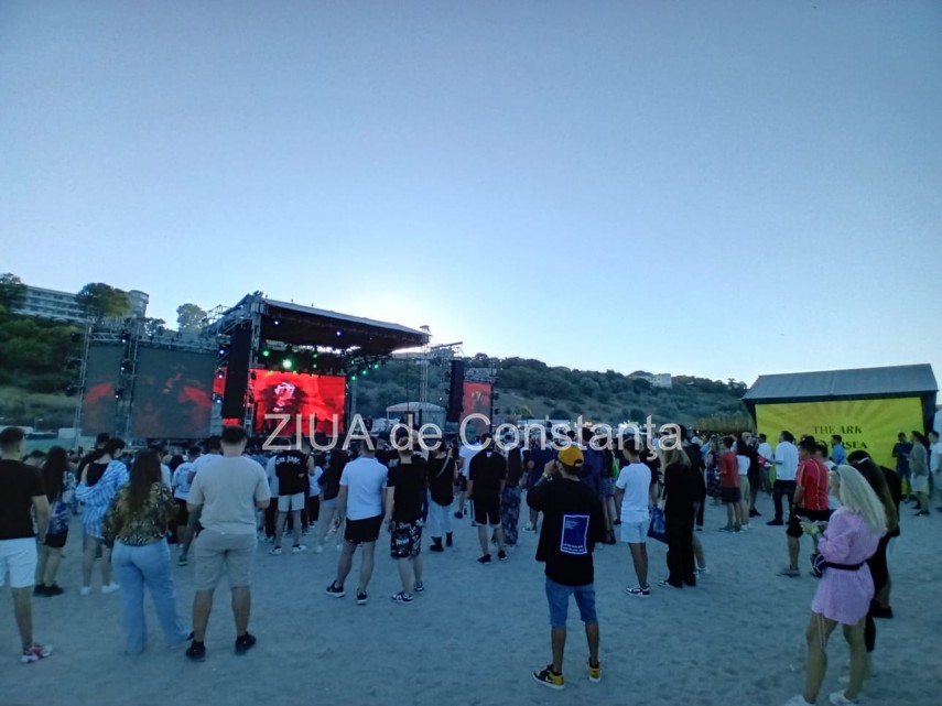 magia continua la festivalul neversea si in ultima seara ce artisti urca pe scenele de pe malul marii