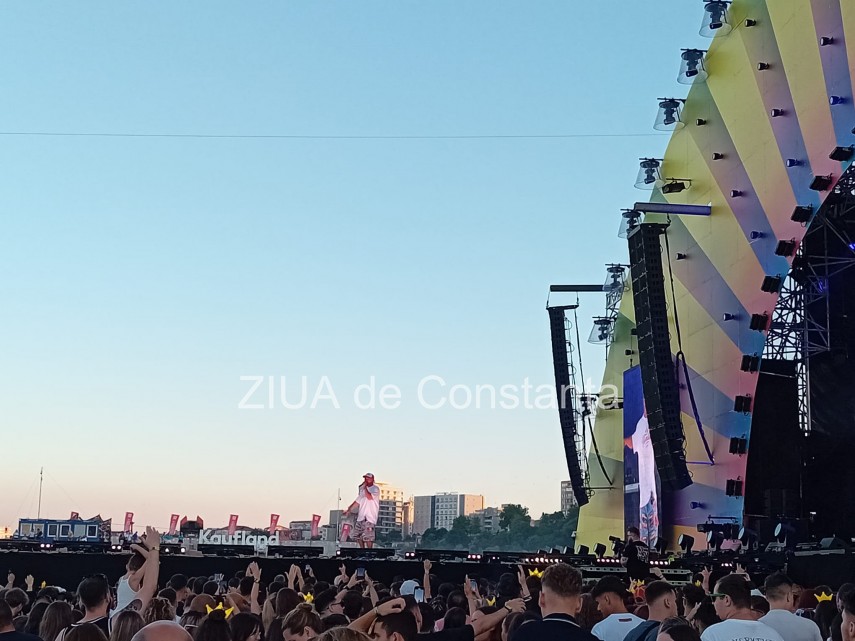 magia continua la festivalul neversea si in ultima seara ce artisti urca pe scenele de pe malul marii