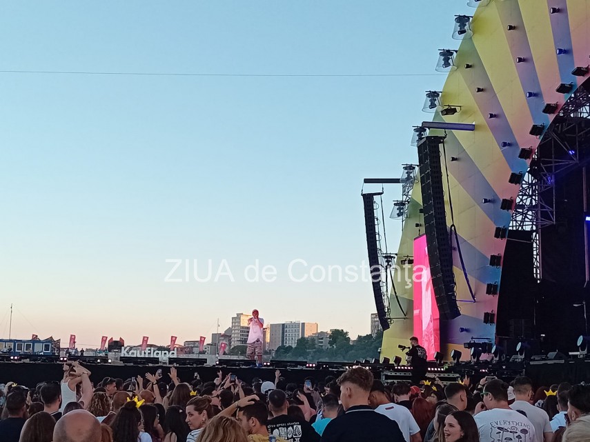 magia continua la festivalul neversea si in ultima seara ce artisti urca pe scenele de pe malul marii