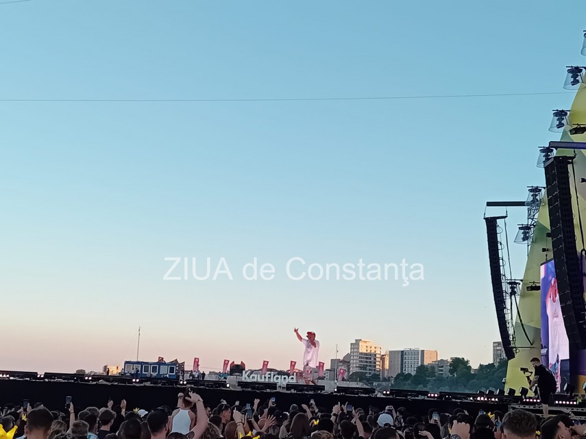 magia continua la festivalul neversea si in ultima seara ce artisti urca pe scenele de pe malul marii