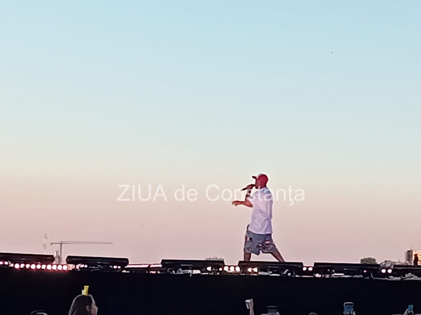 magia continua la festivalul neversea si in ultima seara ce artisti urca pe scenele de pe malul marii
