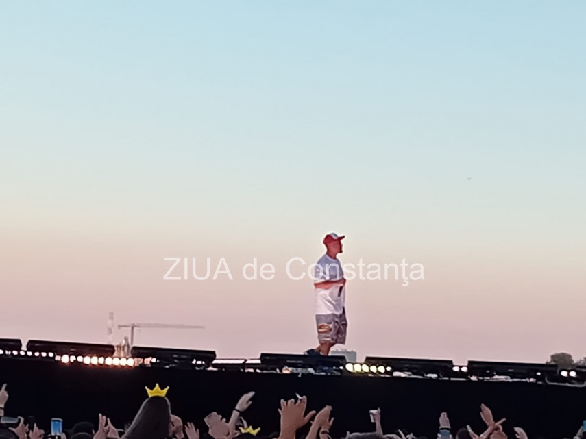 magia continua la festivalul neversea si in ultima seara ce artisti urca pe scenele de pe malul marii
