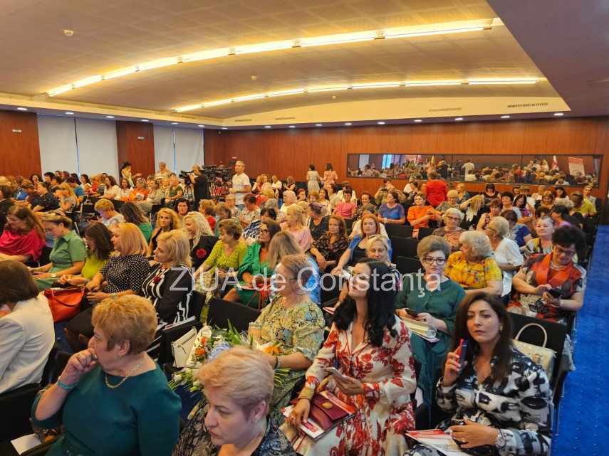Simona Bucura-Oprescu  si Natalia Intotero, la reuniunea femelor social-democrate de la Neptun, judetul Constanta (FOTO+VIDEO) 