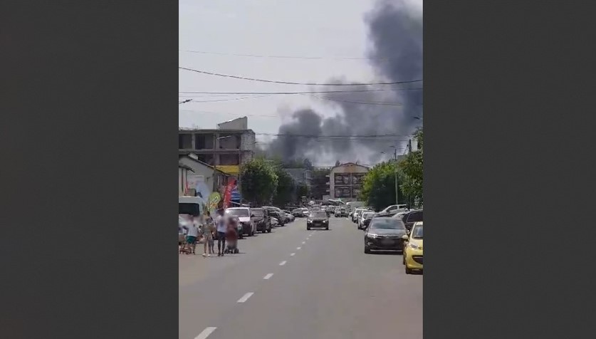 Incendiu cu degajare mare de fum la un depozit din Costinesti! Populatia avertizata prin mesaj Ro-Alert (GALERIE FOTO+VIDEO)   
