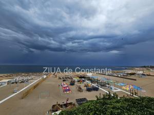 Ploaie torențială la Constanța! Imagini impresionante cu plaja după furtună (GALERIE FOTO+VIDEO)
