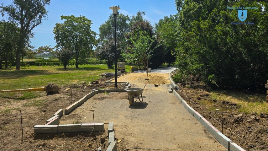 primaria constanta alei pietonale reabilitate un spatiu verde si mobilier urban modern in parcul tabacarie
