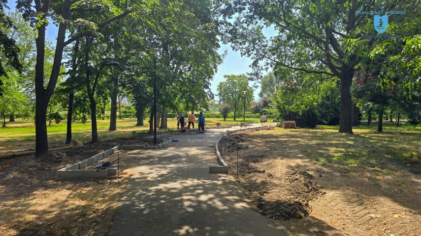 primaria constanta alei pietonale reabilitate un spatiu verde si mobilier urban modern in parcul tabacarie