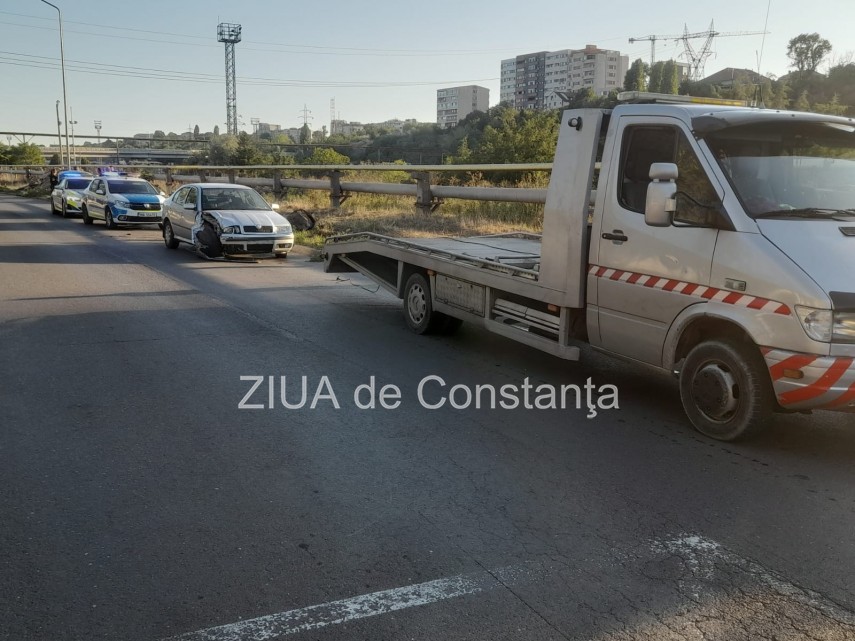 accident in constanta un sofer a intrat intr un stalp incercand sa evite un caine foto 866890