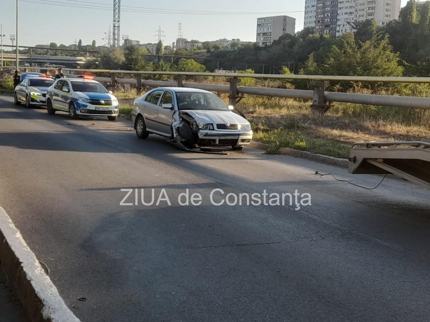 accident in constanta un sofer a intrat intr un stalp incercand sa evite un caine foto 866890