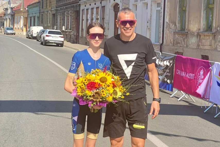 csm constanta ciclism mihnea harasim si brigitte belu pe podium la cupa max ausnit de la lugoj galerie