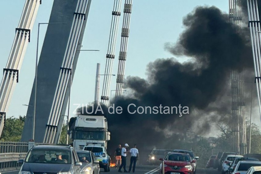 Știri Constanta azi: Incendiu pe podul de la Agigea! (FOTO)