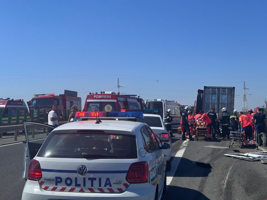 UPDATE Știri Constanta: Accident pe autostrada A4, aproape de Cumpana, intre un autotren si un  microbuz. S-a activat Planul rosu de interventie (FOTO)     