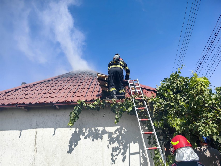 incendiu in localitatea vacareni judetul tulcea intervin pompierii 868066
