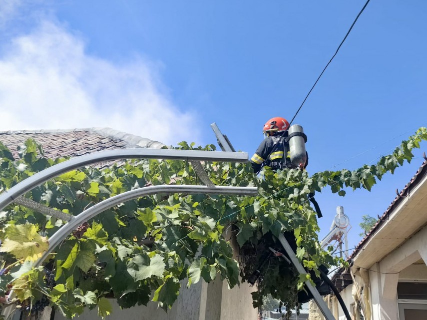 incendiu in localitatea vacareni judetul tulcea intervin pompierii 868066