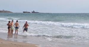 Atenție! Steag roșu pe plajele din Costinești și Eforie, județul Constanța. Unii ignoră avertizarea și își riscă viața (VIDEO) 