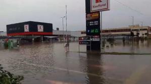 Știri Constanța azi Ploile torențiale transformă Kaufland Mangalia într-o zonă inundată (FOTO+VIDEO)  