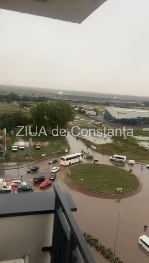Cod rosu de ploaie. Mai multe masini blocate la intrarea in Constanta dinspre localitatea Valu lui Traian judetul Constanta. (GALERIE FOTO+VIDEO)   