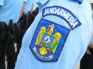 Un bărbat a lovit o jandarmeriță în cap cu o talangă la un protest din București