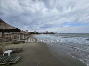 Fotoreportaj Constanța Toamna pe litoral. De la vacanță la avertizări meteo (GALERIE FOTO+VIDEO)