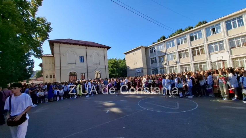 prefectul silviu cosa si inspectorul general al isj constanta sorin mihai la deschiderea noului an scolar