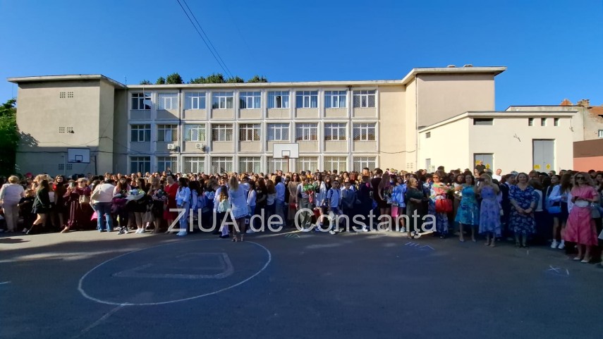 prefectul silviu cosa si inspectorul general al isj constanta sorin mihai la deschiderea noului an scolar