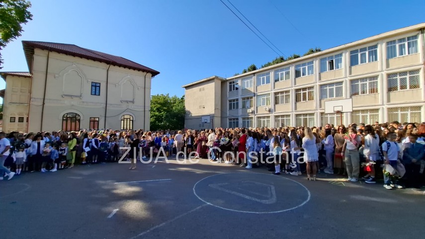 prefectul silviu cosa si inspectorul general al isj constanta sorin mihai la deschiderea noului an scolar